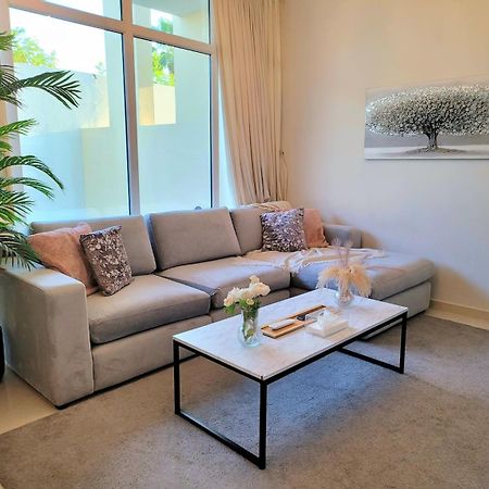 Villa Victoria Damac Hills 2 Family Retreat With Waterpark And Petting Farm Dubai Buitenkant foto